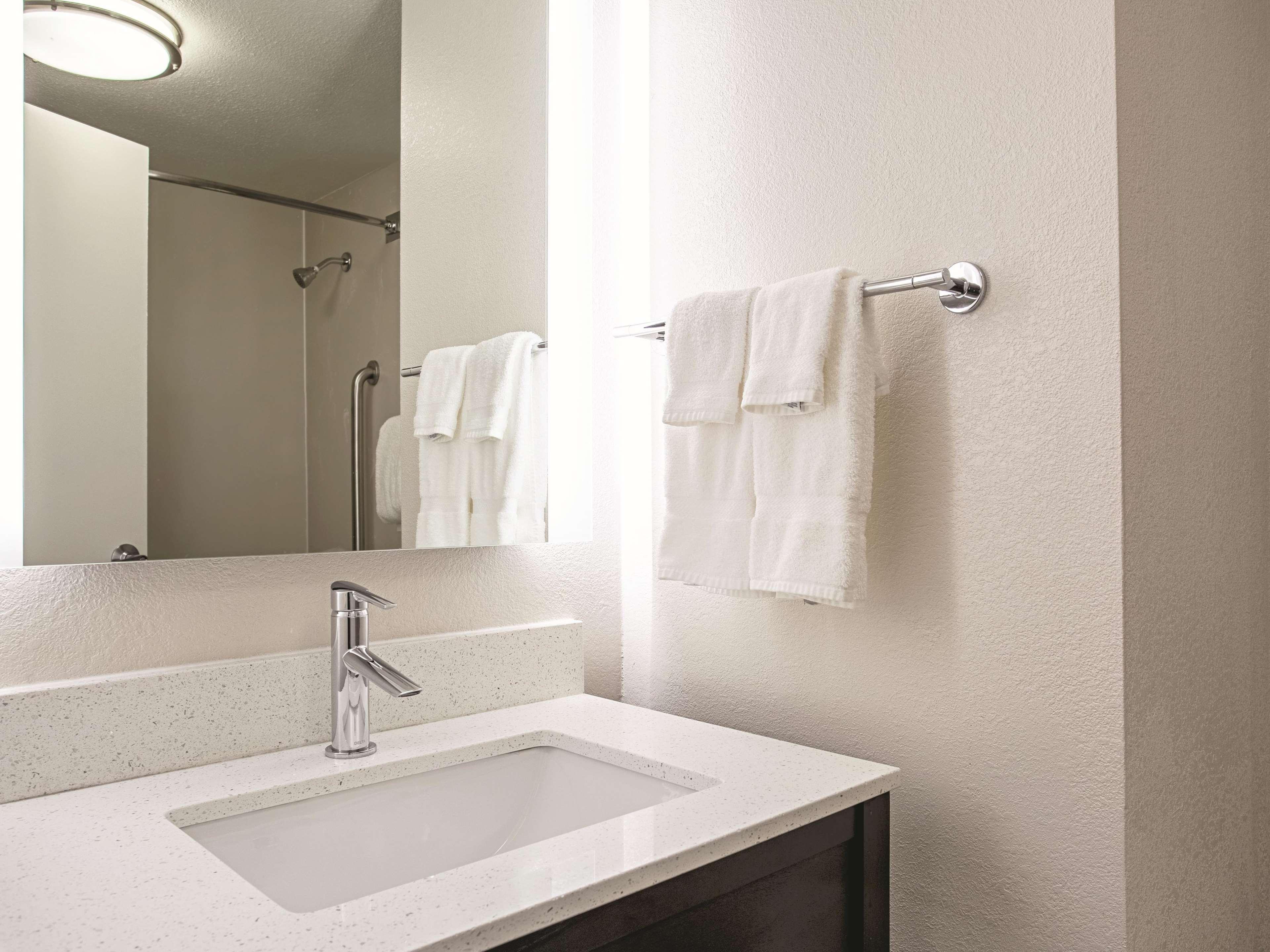La Quinta By Wyndham Baltimore N / White Marsh Rosedale Экстерьер фото