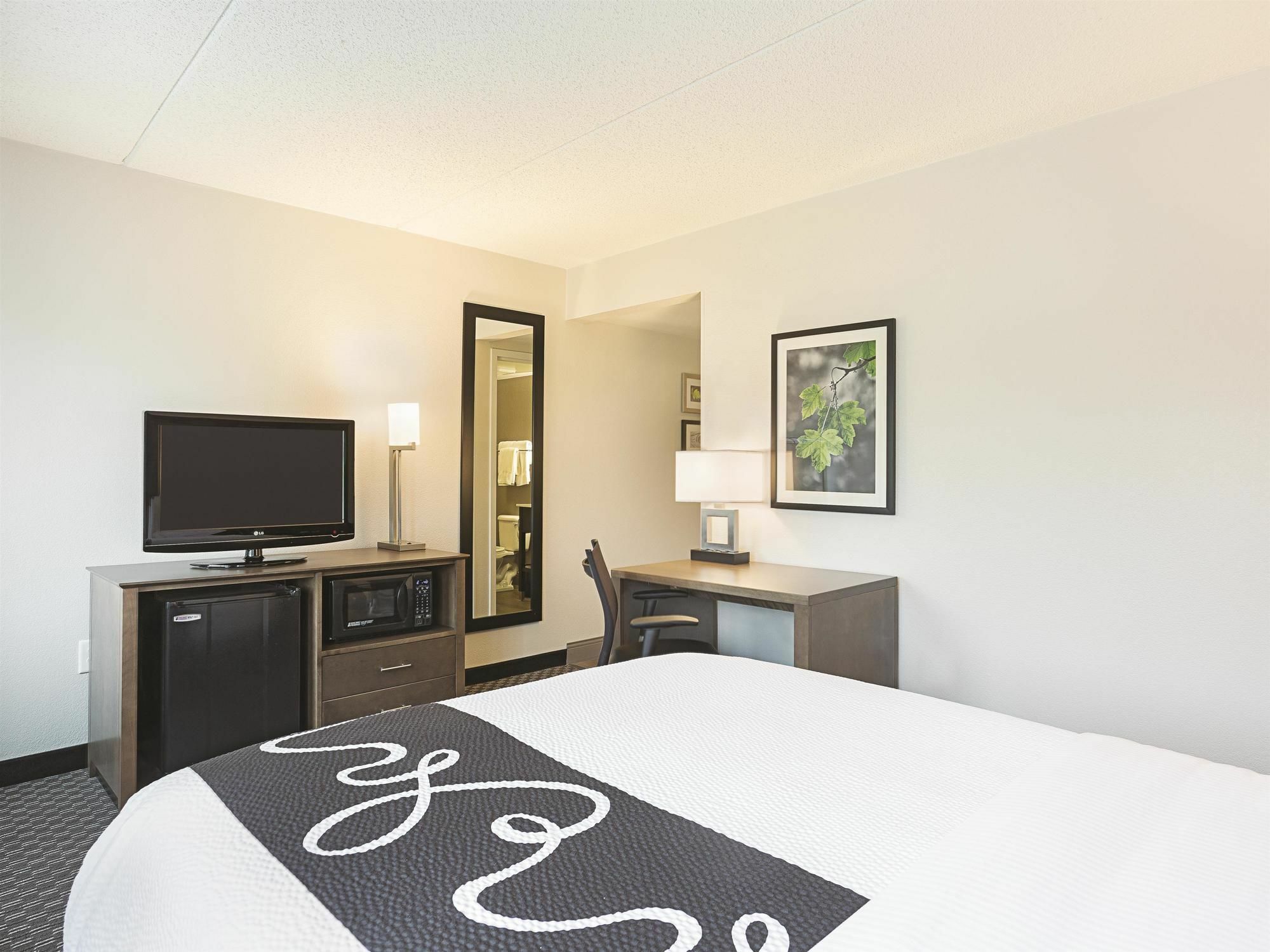 La Quinta By Wyndham Baltimore N / White Marsh Rosedale Экстерьер фото