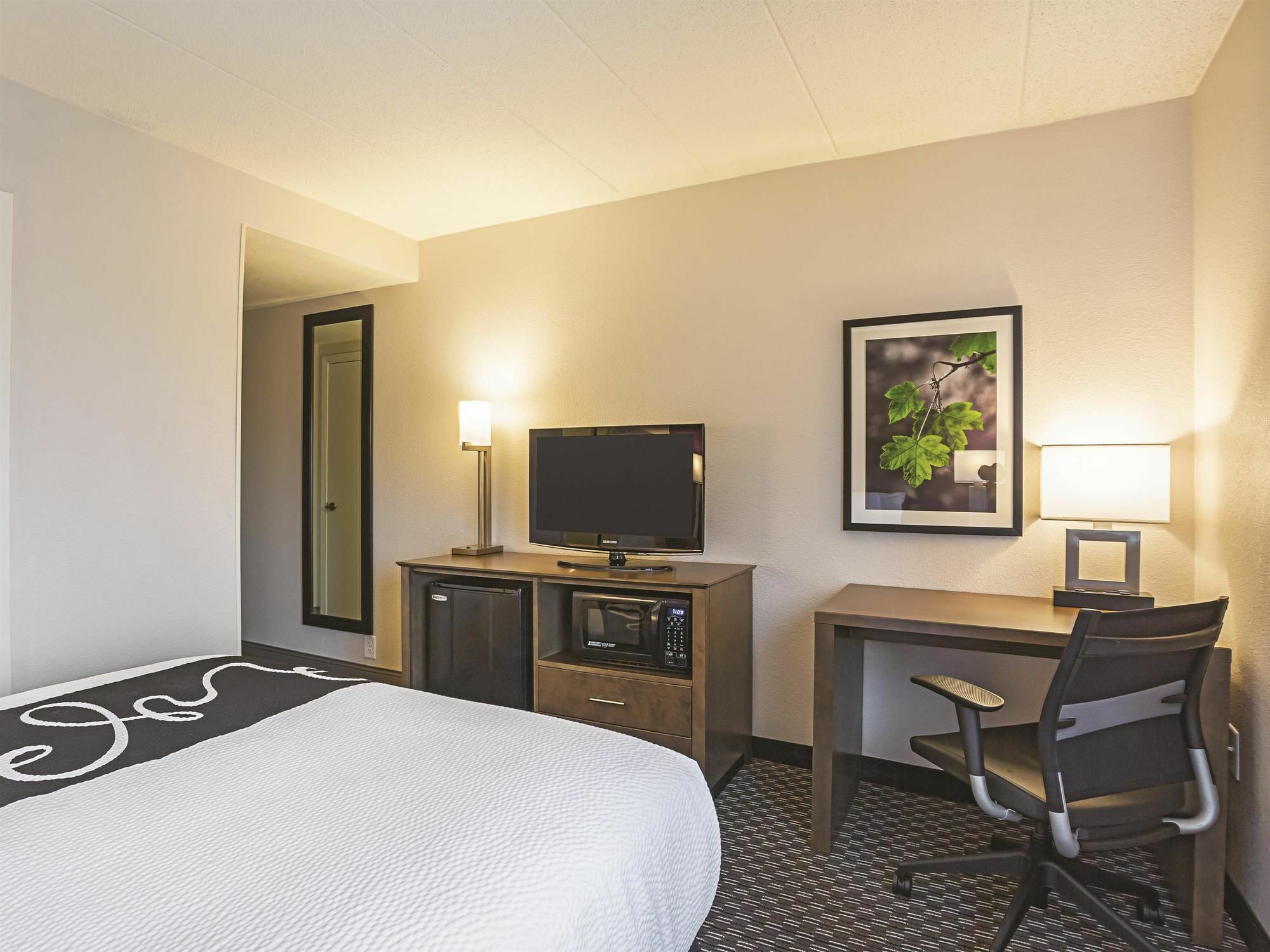 La Quinta By Wyndham Baltimore N / White Marsh Rosedale Экстерьер фото